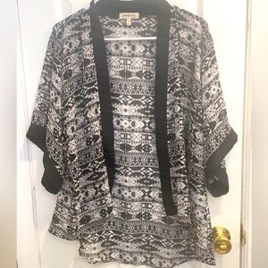Monteau black and white sheer lightweight kimono/coverup size small